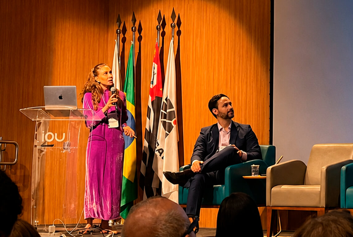 Dra Christiana Vanni apresentando o debate BEST CASE, BEST SAVE – Pele