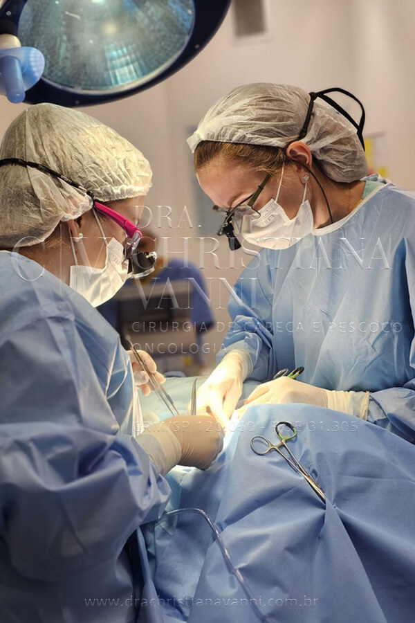 Médico de Cabeça e Pescoço