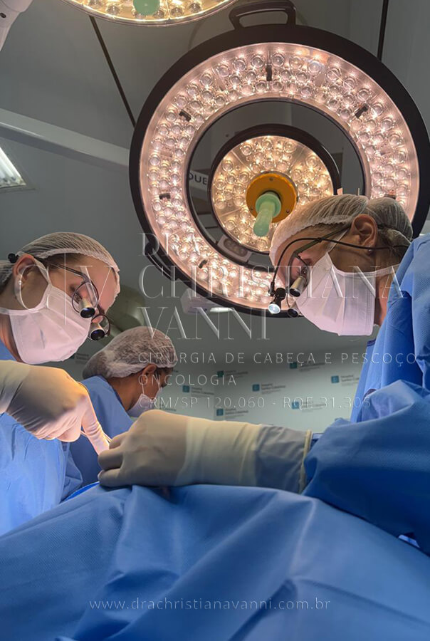 Dra. Christiana Vanni - Médica especialista em pescoço